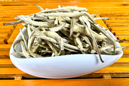 Baihao Yinzhen: The Silver Needle That Captures the Light of Spring